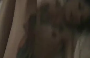 XXX Piękna młoda dziewczyna, mężczyzna bardzo ostry sex za darmo wirujący na łóżku.