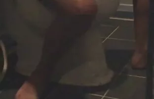 XXX Brodaty zdrajca, liżąc ostry seks darmowe filmiki kolejną dziewczynę, chwyta kapelusz