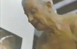 XXX Dzieliła się nimi filmy ostre porno za darmo w domu i swoją cipką